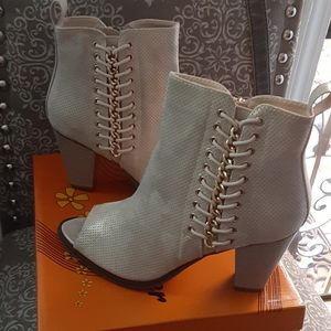 NWB Champagne  Camila Bootie